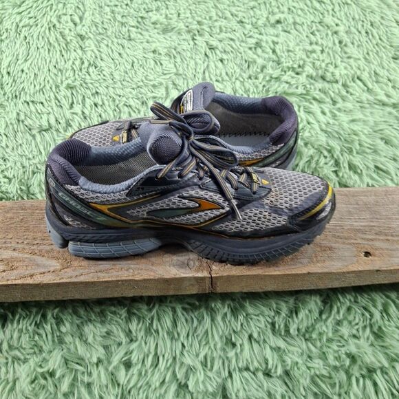 Athletic_Shoes